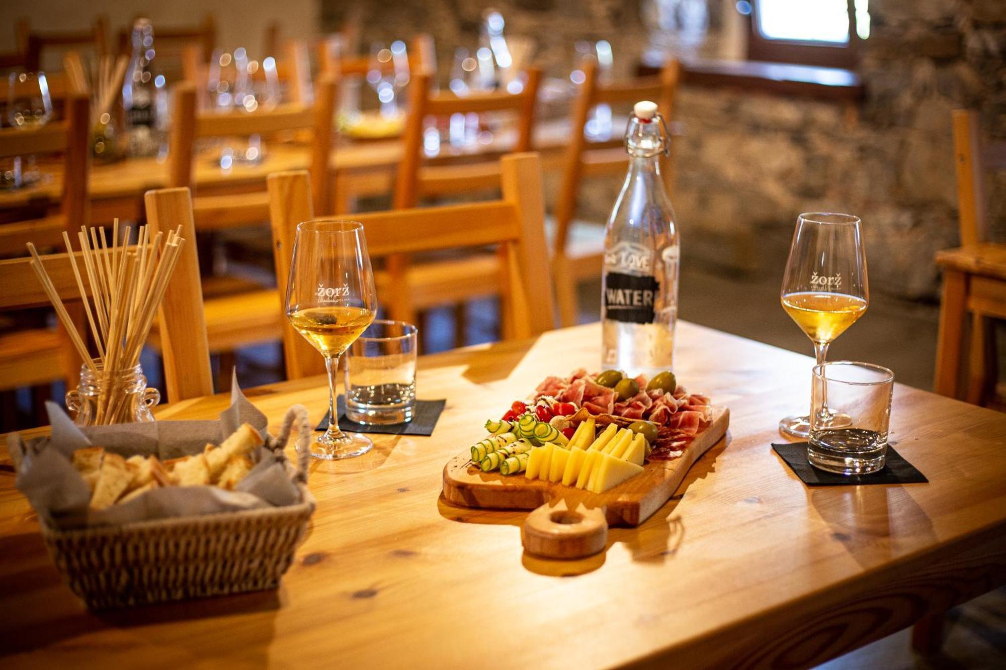 Boutique Rooms & Winery Zorz Vipava Esterno foto